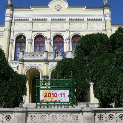 13 Csokonai Szinhaz Keritese 01